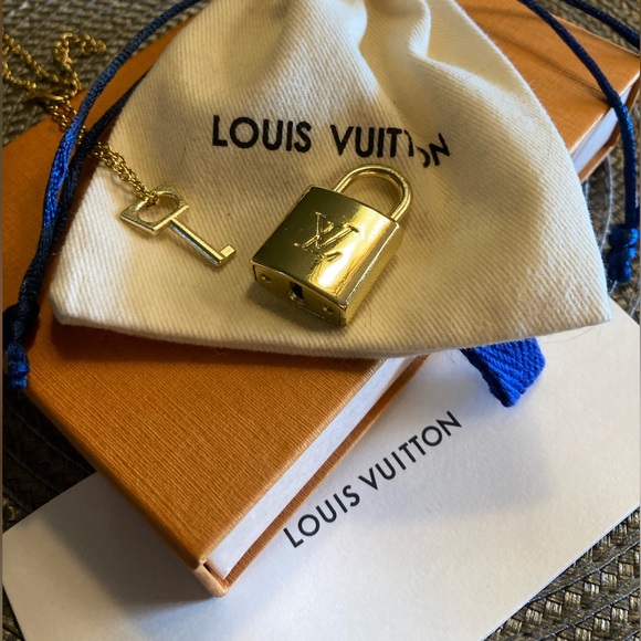 Louis Vuitton Lock & Key Necklace with box - Picture 17 of 17